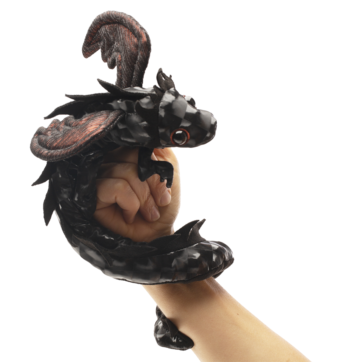 Folkmanis Drachen-Armbandpuppe in Schwarz mit roten Augen und strukturierten Flügeln, um ein Handgelenk gewickelt
