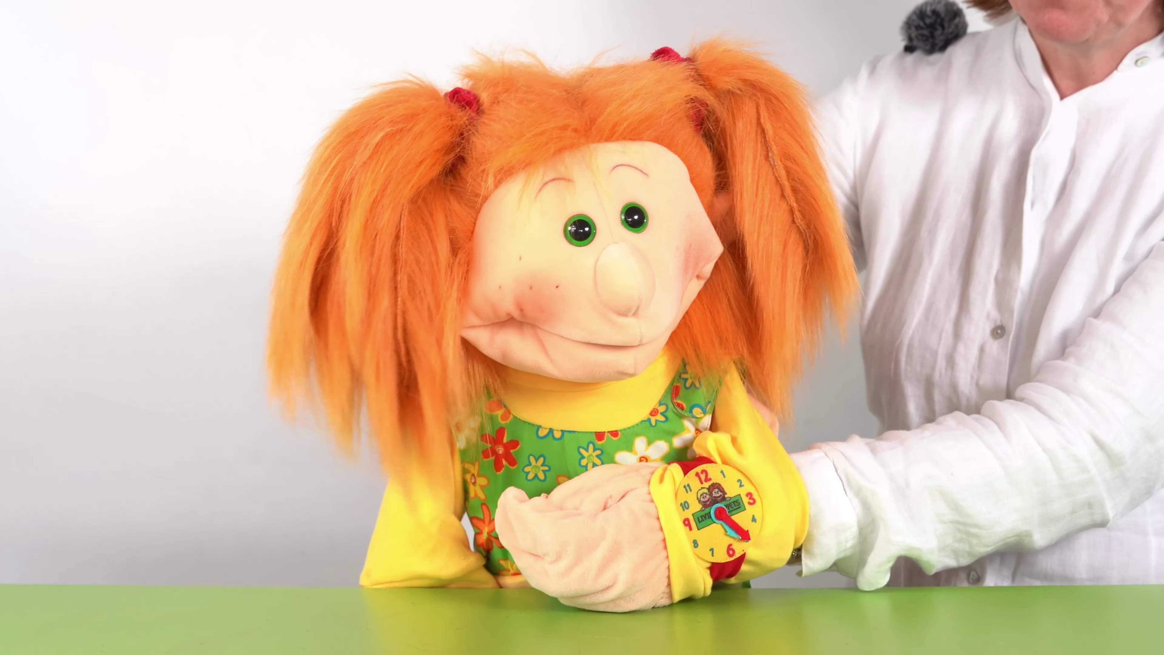 Video 1: Living Puppets hand puppet Marleen