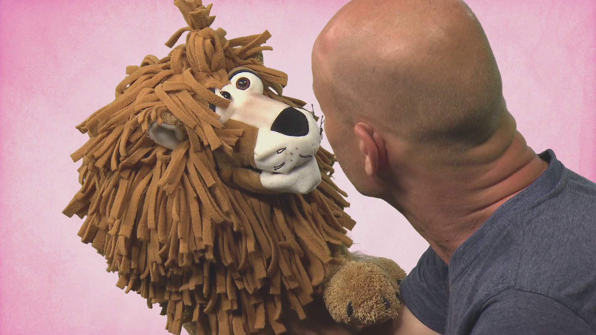 Video 1: Living Puppets Handpuppe Carl der Löwe