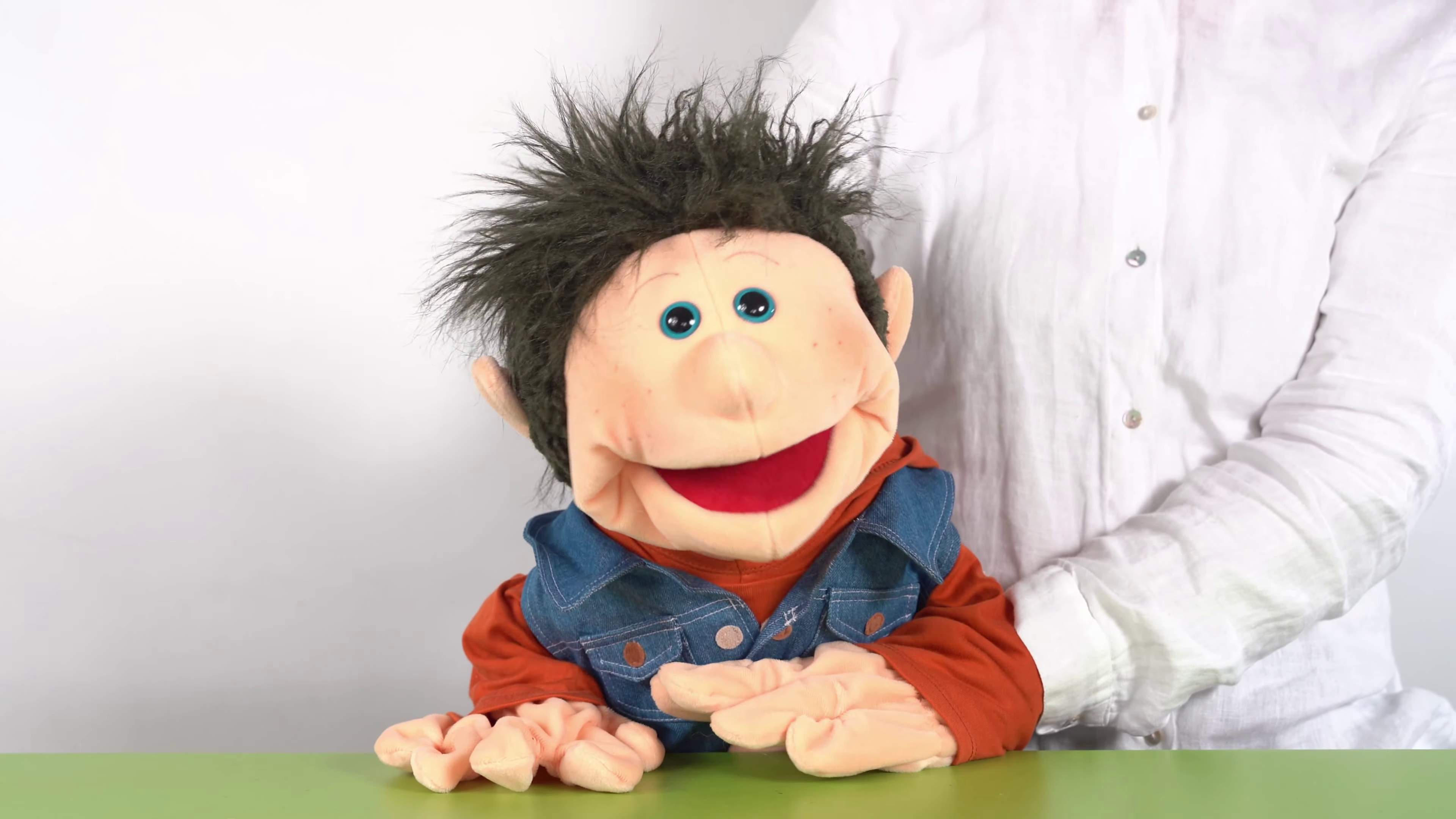 Video 1: Living Puppets hand puppet Hinnerk
