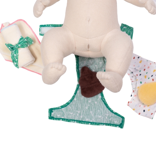 Rubens Barn Baby-Puppe wird mit dem Windel-Set gewickelt
