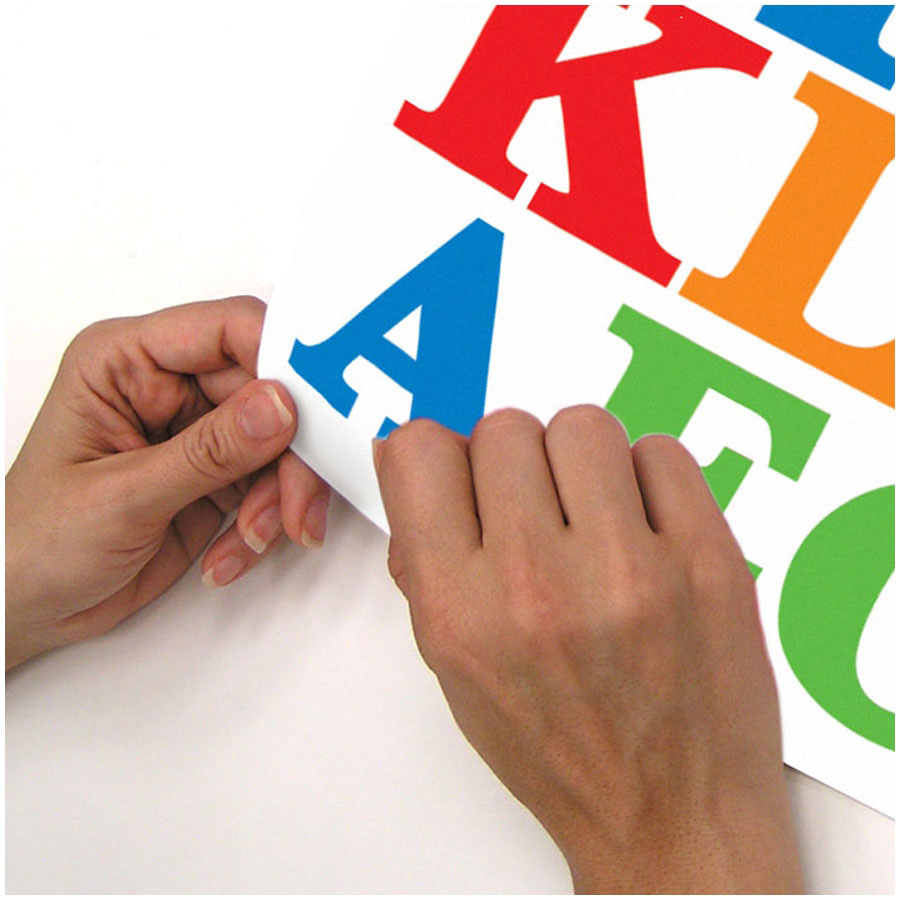 RoomMates Wandsticker Colourful Alphabet, Hände lösen bunte Buchstaben vom Trägerbogen, Anwendungsbeispiel