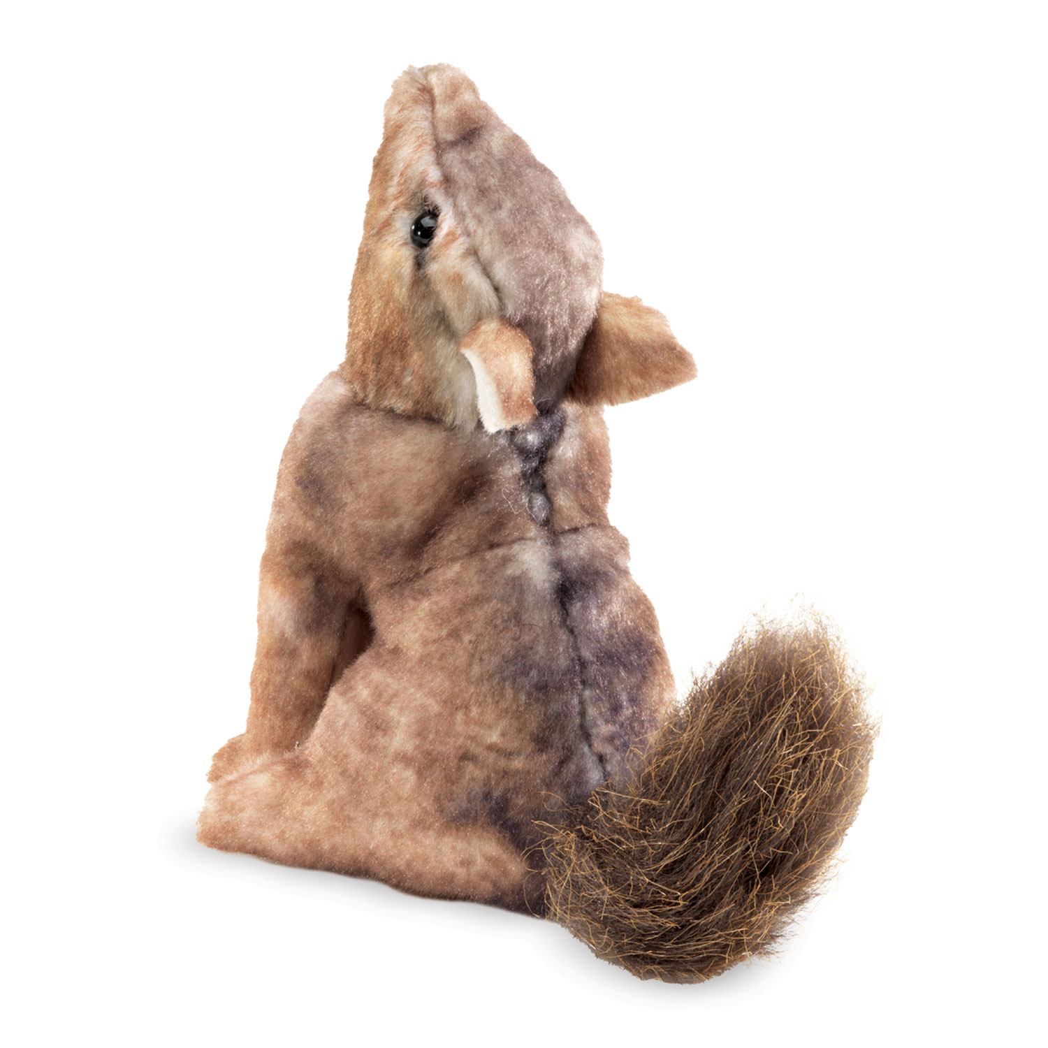 Folkmanis Fingerpuppe mini Kojote in Brauntönen mit buschigem Schwanz, Kopf nach oben gereckt, Schrägansicht