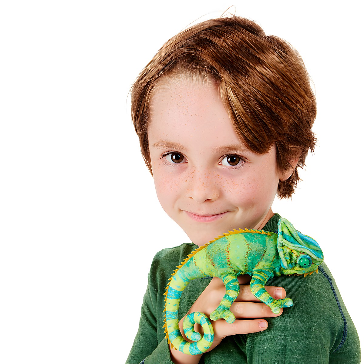 Folkmanis Fingerpuppe mini Chamäleon in Grün-Türkis auf der Hand eines Jungen, Seitenansicht