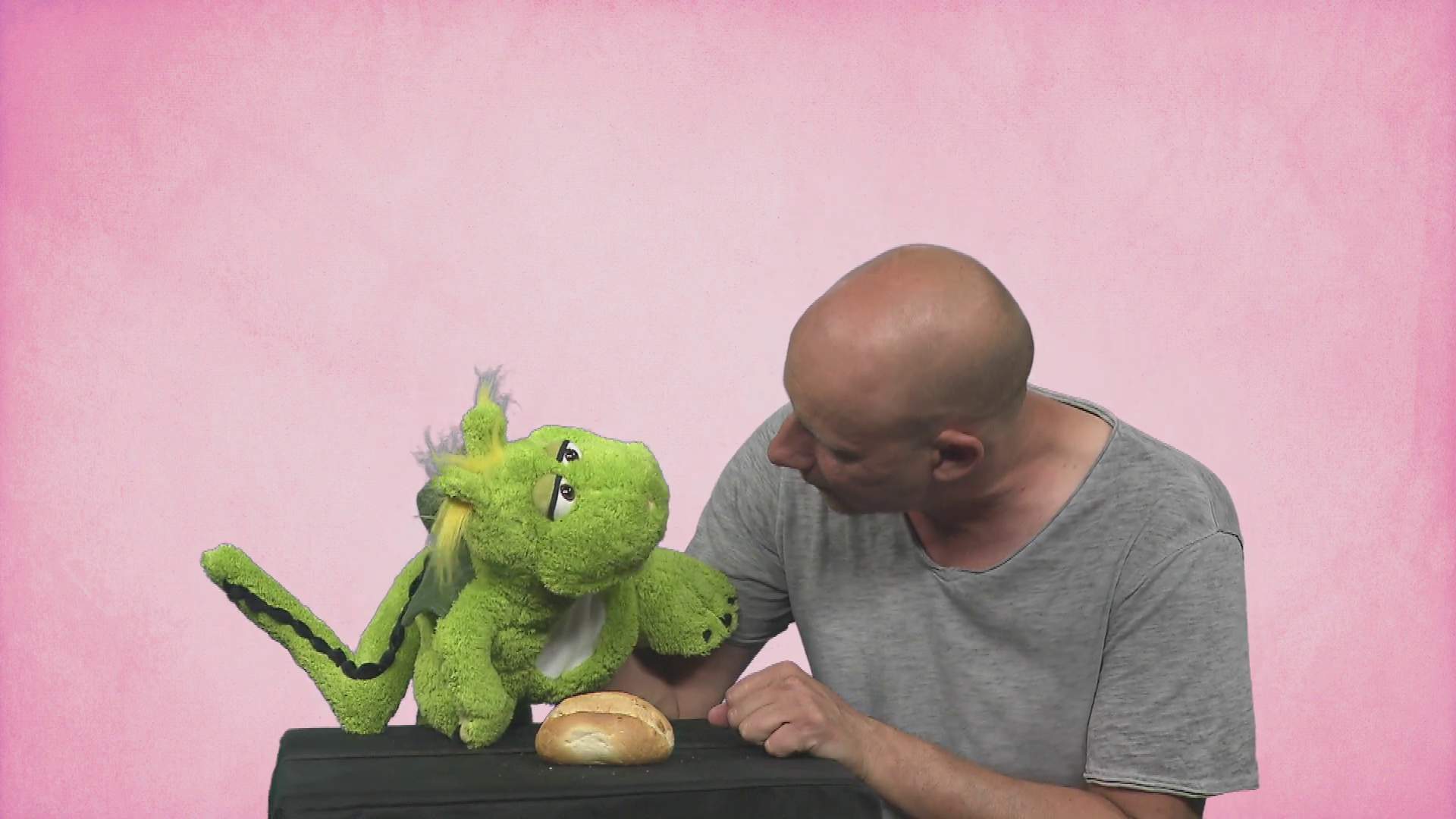 Video 1: Living Puppets hand puppet Filippo the dragon