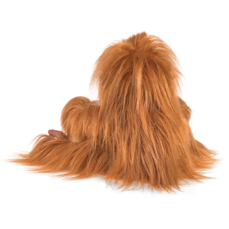 Folkmanis Handpuppe Baby Orang-Utan von hinten, mit dichtem, zotteligen rotbraunen Fell und kleinen rosa Händen.