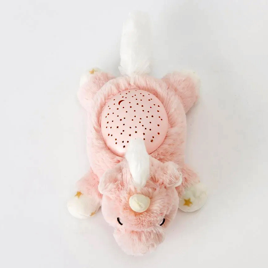Cloud b Einschlafhilfe Dream Buddies Einhorn, rosa Kuscheltier von oben mit beleuchtetem Sternenprojektor am Rücken