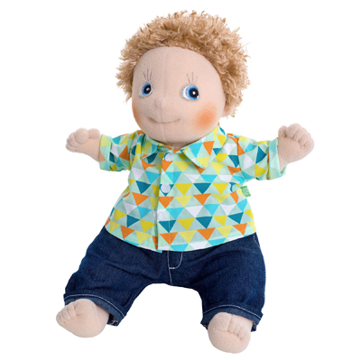 Rubens Kids Puppe Oliver mit blondem Wuschelhaar, buntem Hemd und Jeans