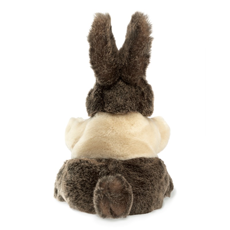 Folkmanis Handpuppe Hasenbaby Holländer von hinten, dunkelbraunes Fell mit cremefarbenem Rücken und aufrechten Ohren
