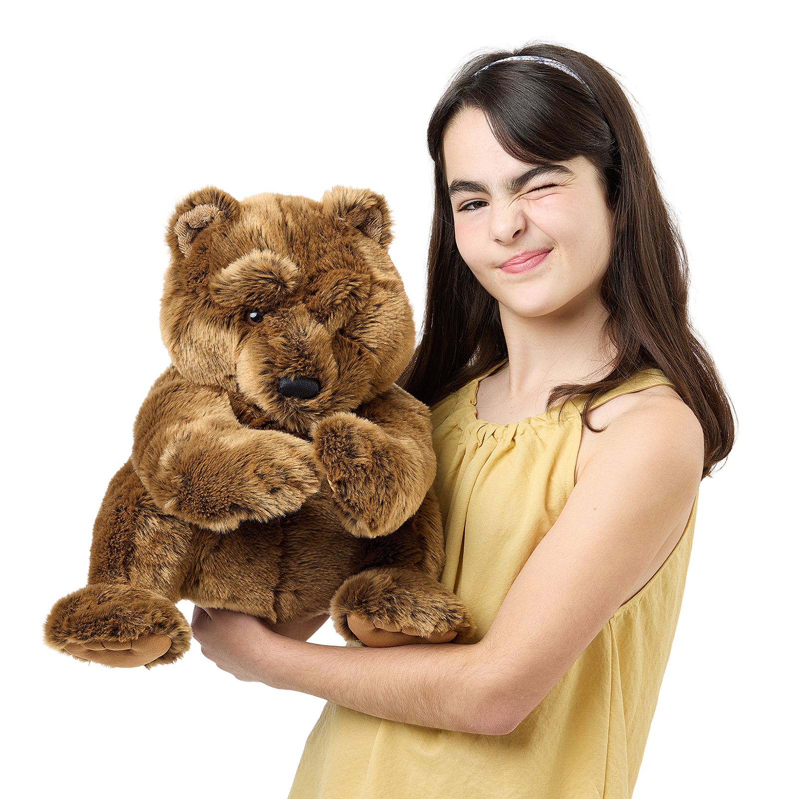 Folkmanis Handpuppe großer Bär an der Hand eines Mädchens, Vorderansicht mit geschlossenem Maul und ruhiger Haltung.
