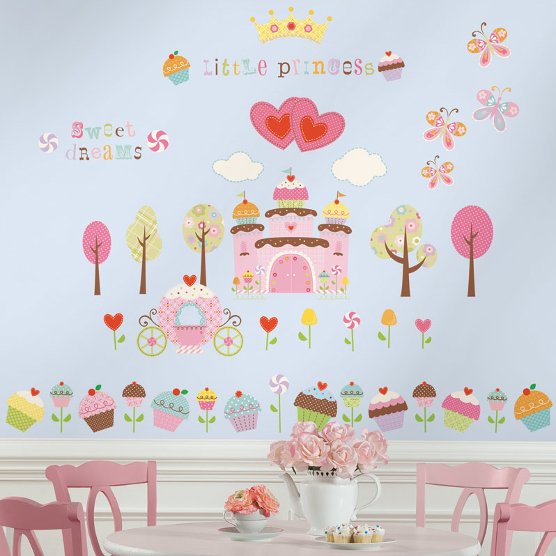 Cupcake Castle Wandsticker - RoomMates for KiDS