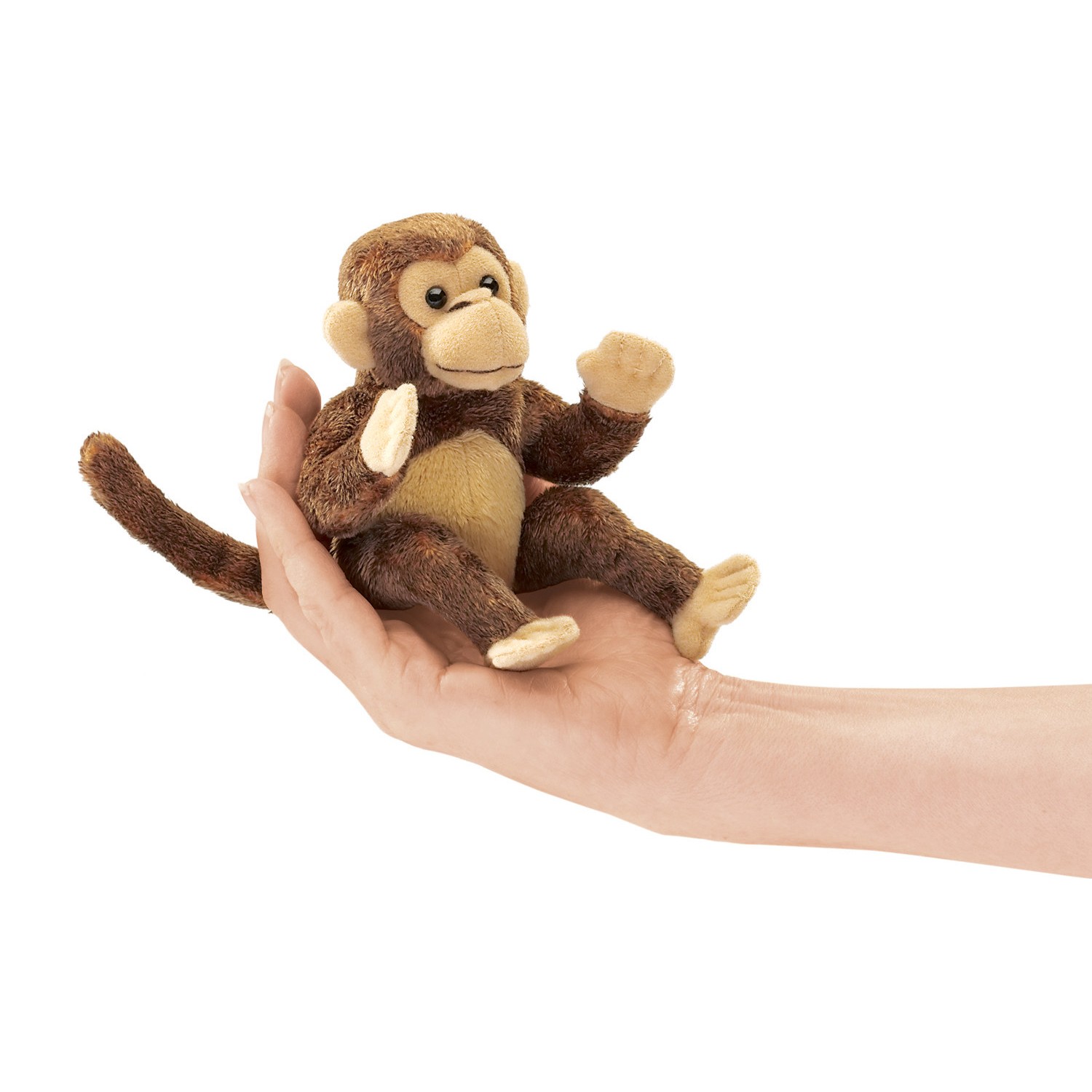 Folkmanis Mini-Fingerpuppe Affe in Braun-Beige, auf einer Handfläche sitzend, mit langem Schwanz und erhobener Pfote