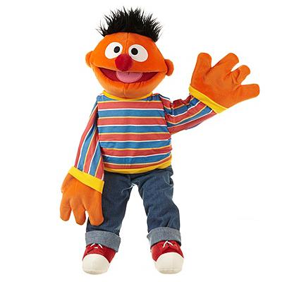 Living Puppets Handpuppe Großer Ernie aus der Sesamstraße mit Streifenshirt und Jeans, winkend