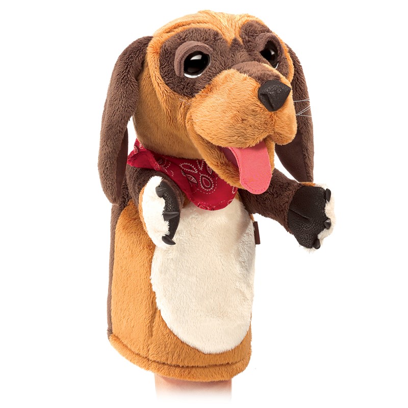 Folkmanis Handpuppe Hund mit braunem Plüschfell, herausgestreckter Zunge und rotem Halstuch, Seitenansicht
