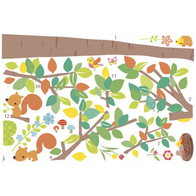 RoomMates Wandbild Woodland Waldtiere Baum, Klebebogen mit Baumstamm, Eichhörnchen und Igel-Motiven auf weißem Untergrund