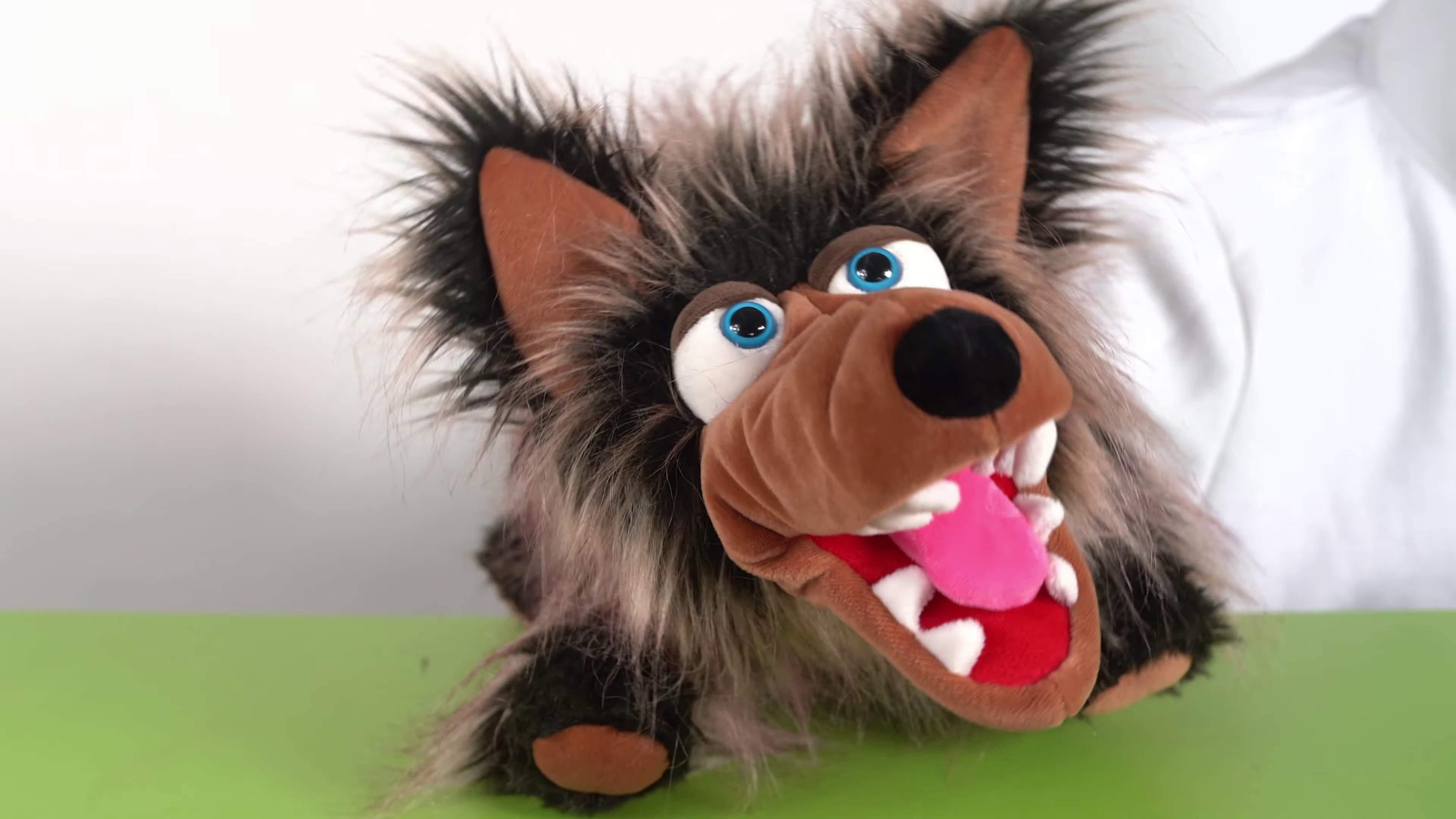 Video 1: Living puppets hand puppet Rasputin the wolf