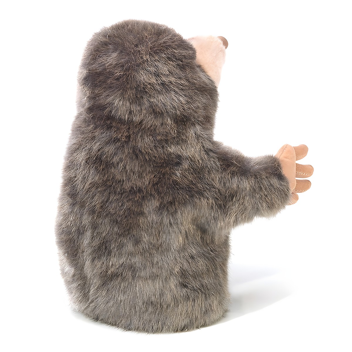 Folkmanis Handpuppe kleiner Maulwurf in der Seitenansicht mit grau-braunem Plüschfell und ausgestreckter Grabbelpfote