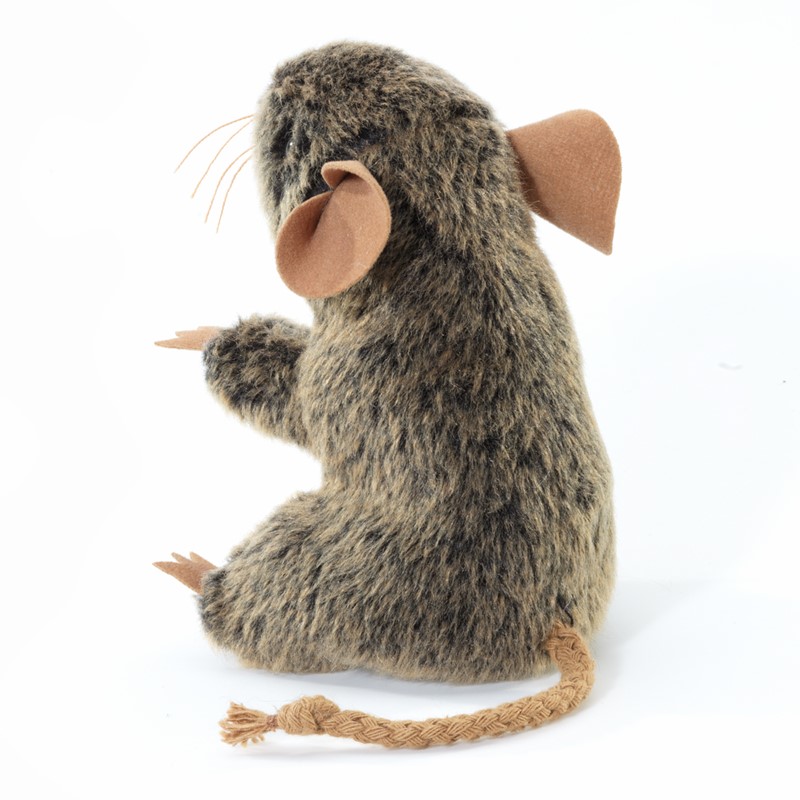Folkmanis Fingerpuppe mini Feldmaus mit grau-braunem Fell, geflochtenen Schwanz und beigen Filzohren, Seitenansicht