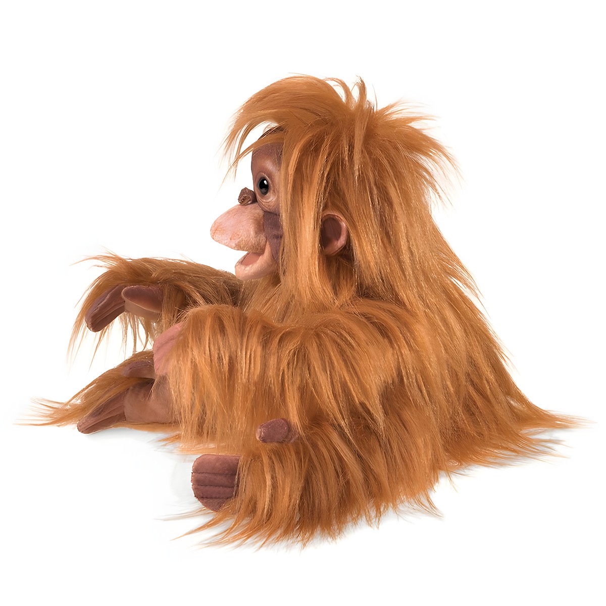 Folkmanis Handpuppe Baby Orang-Utan mit zottigem rotbraunem Fell und detailliertem Gesicht, Schrägansicht