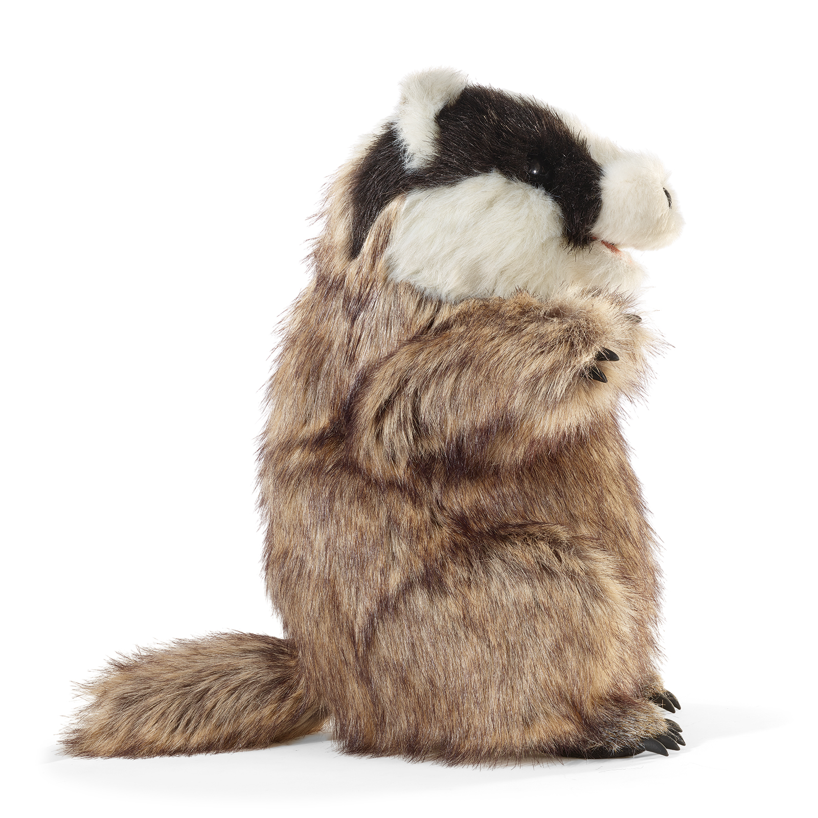Folkmanis Handpuppe Dachs in Seitenansicht, braungraues Fell, der Kopf mit schwarz-weißer Zeichnung leicht zur Kamera gedreht.