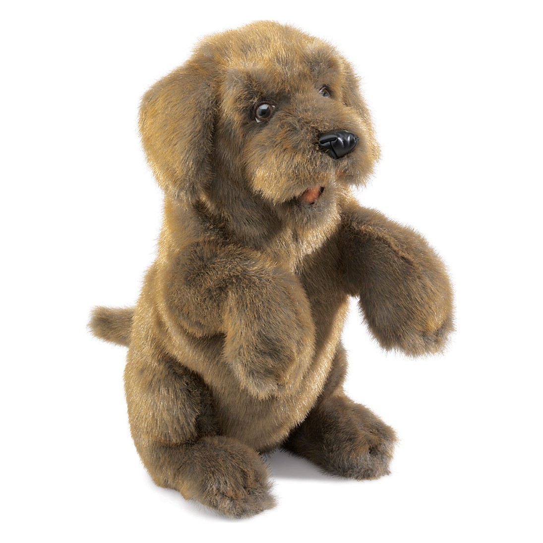 Folkmanis Handpuppe sitzender Hund mit braunem Fell und schwarzer Nase, angehobene Pfote, frontale Ansicht