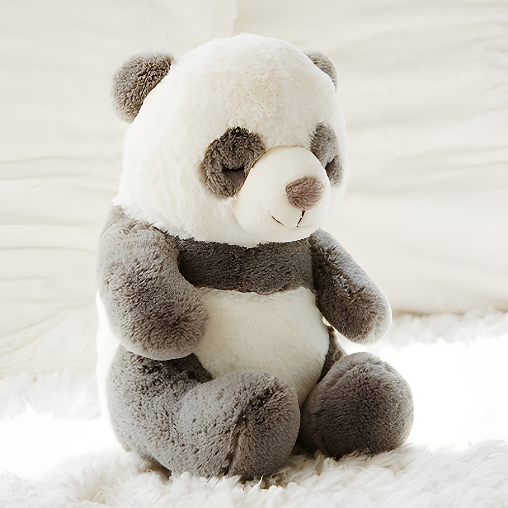 Cloud b Einschlafhilfe Pandabär Peaceful Panda, graues/weißes Kuscheltier sitzend auf Fell-Unterlage