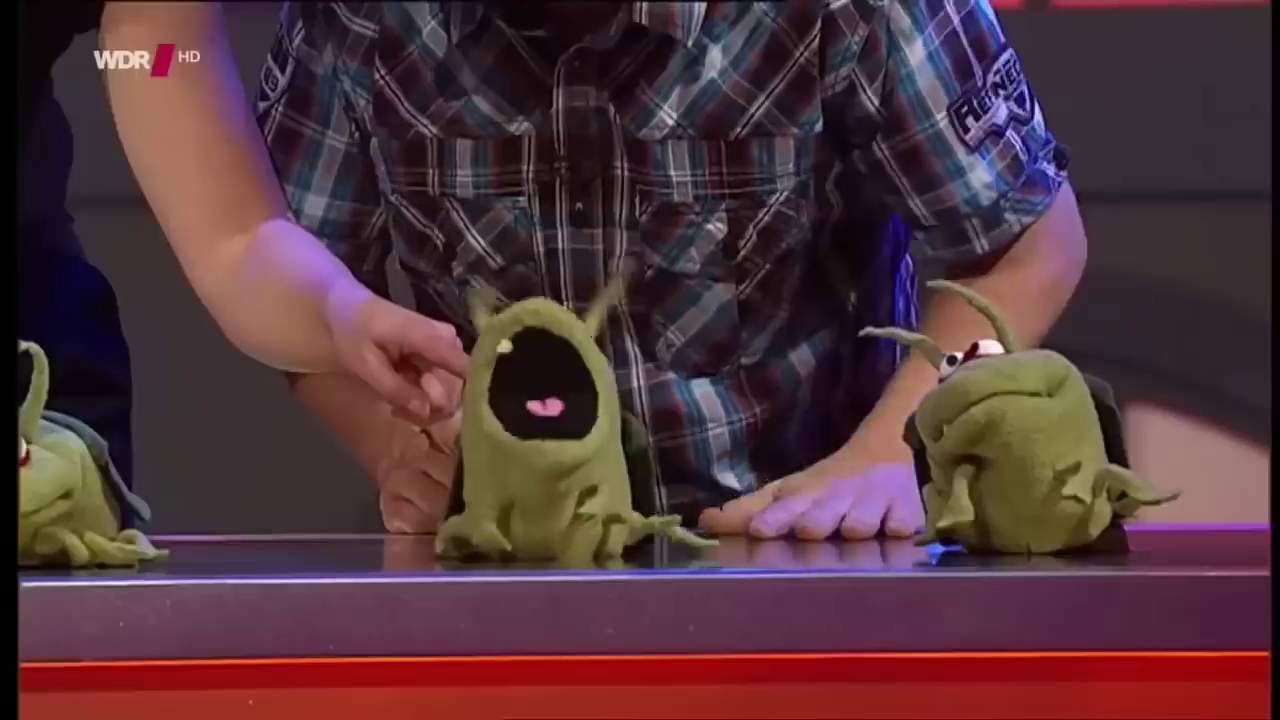 Video 1: Living Puppets Handpuppe Baby Kakerlak - Wiwaldi & CO.