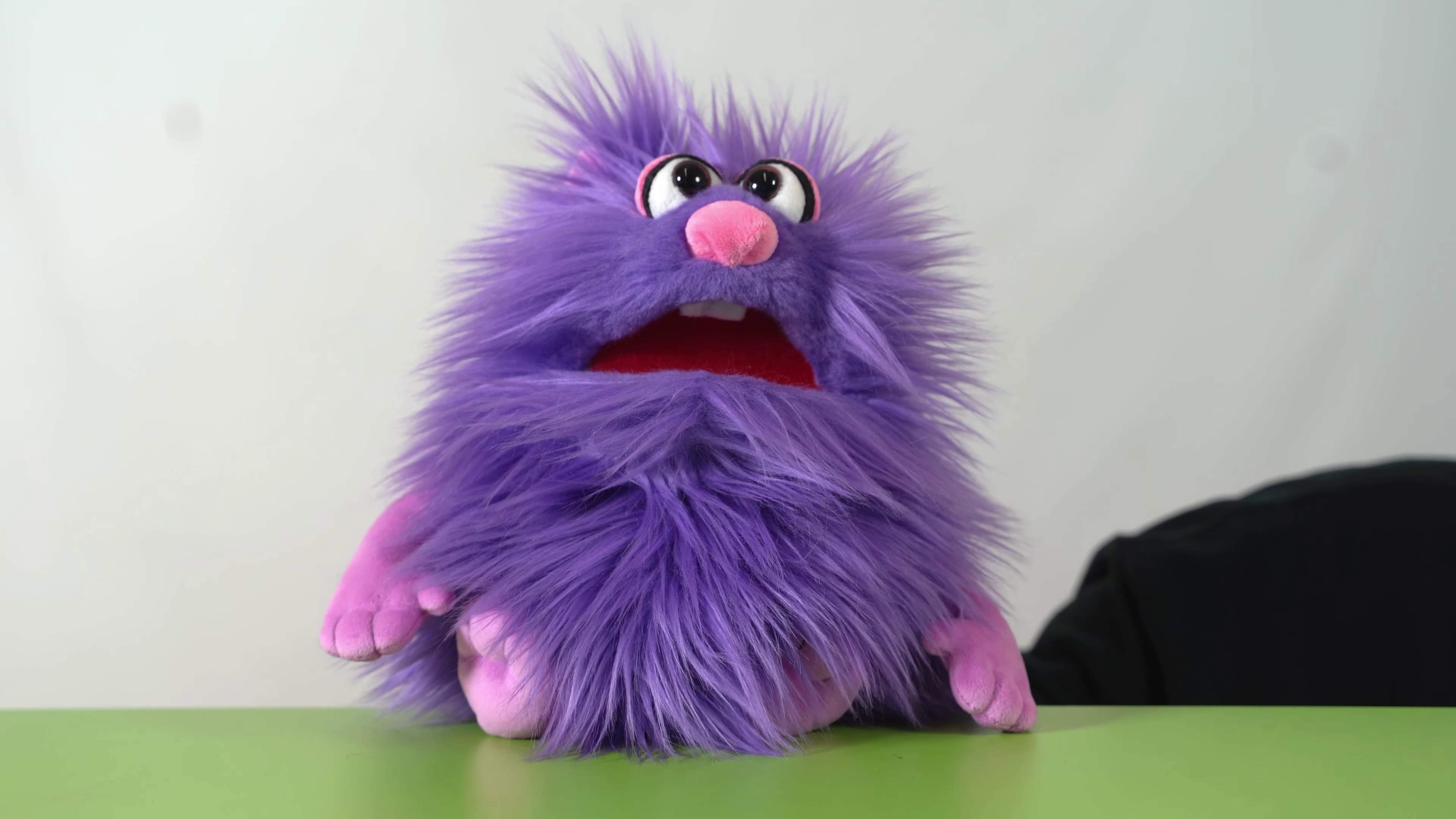 Video 1: Living Puppets hand puppet Mops - Monster to go!