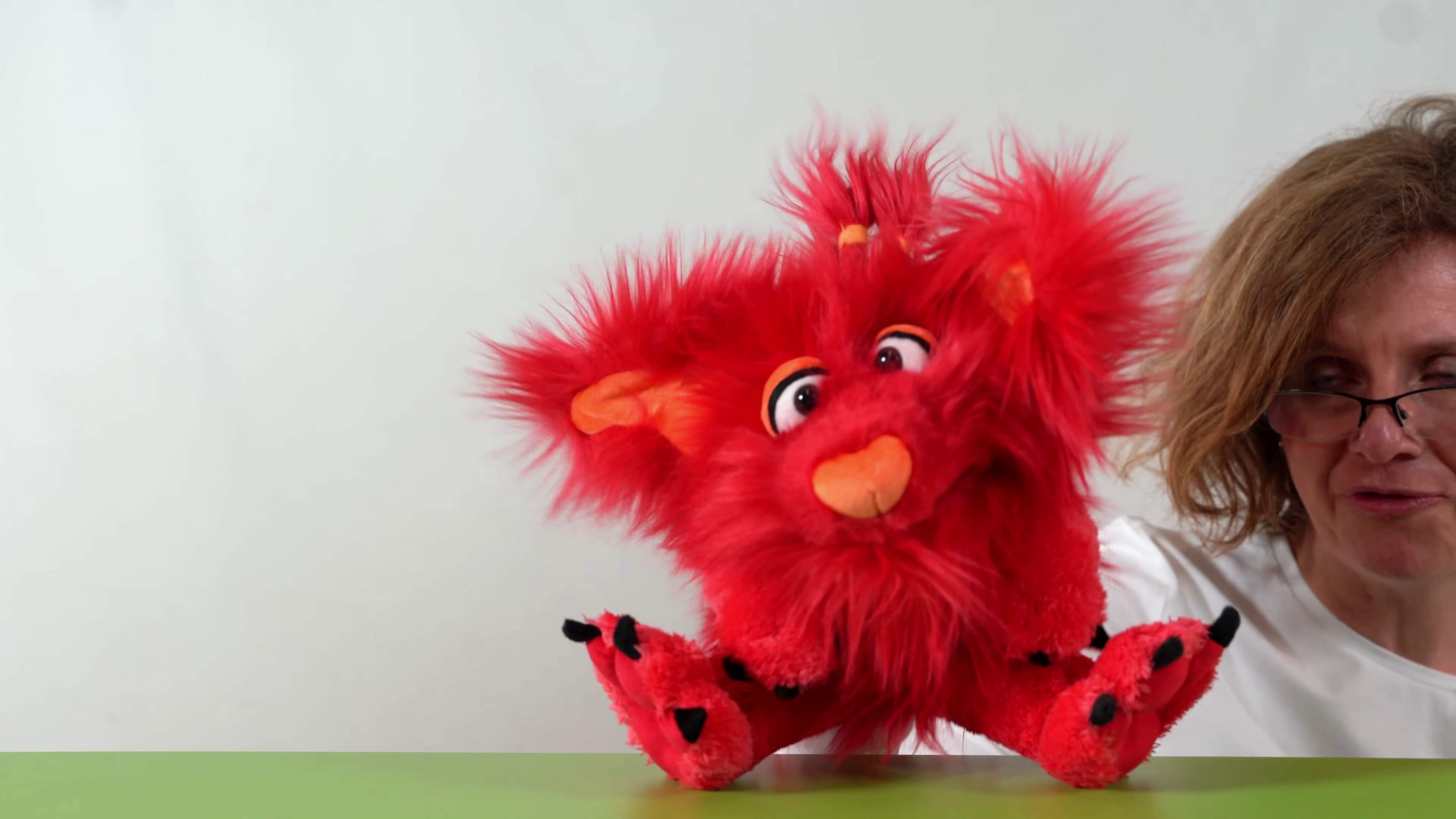 Video 1: Living Puppets hand puppet Snout - Monster to go!