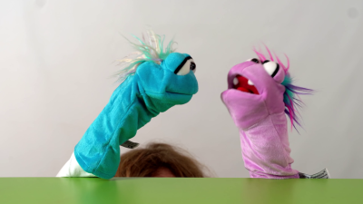 Video 1: Living Puppets Strumpfhandpuppe Büffelchen - Quasselwurm Familie