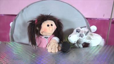 Video 2: Living Puppets hand puppet Elke the unicorn