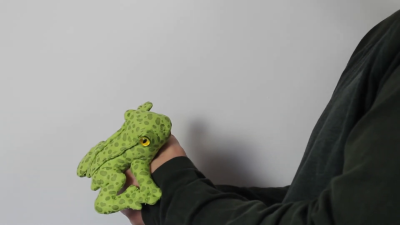 Folkmanis Mini Frog Finger Puppet Demo