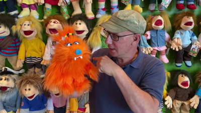 Video 1: Living Puppets hand puppet Wumms - Monster to go!
