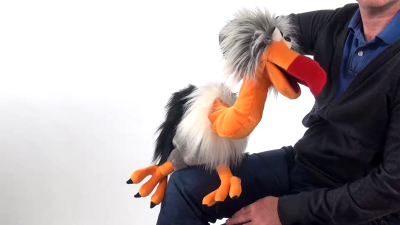 Video 2: Living Puppets Handpuppe Geier Django