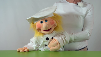 Video 1: Living Puppets Koch Kleidungsset 2-teilig (für Handpuppen 65 cm)