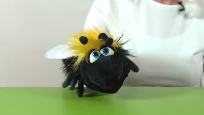 Video 1: Living Puppets hand puppet bee Doris