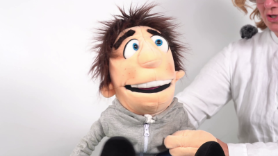 Video 1: Living Puppets Handpuppe Herr Sunday