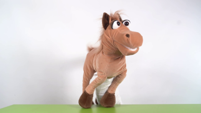 Video 1: Living Puppets Handpuppe Helge das Pferd