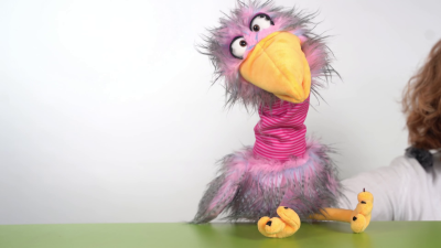 Video 1: Living Puppets hand puppet bird Madame Quassel Schlamassel
