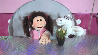 Living Puppets Handpuppe Monique Demo