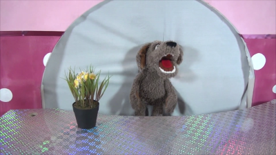 Video 1: Living Puppets Handpuppe Locke der kleine Hund