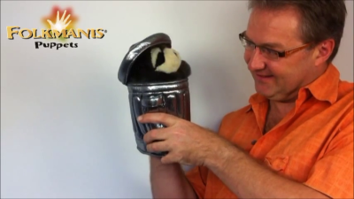 Video 2: Folkmanis Handpuppe Waschbär in der Mülltonne